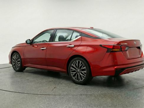 Used 2025 Nissan Altima 2.5 SV image 6