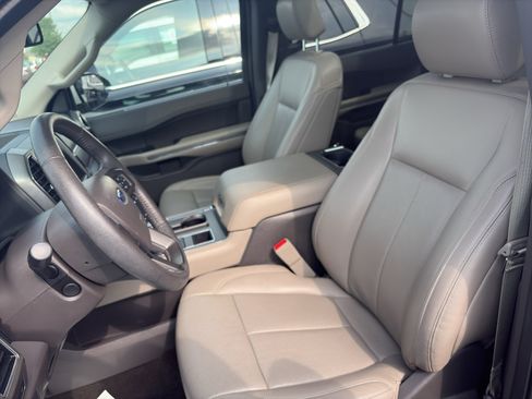 Used 2019 Ford Expedition XLT w/ Equipment Group 202A RWD image 12