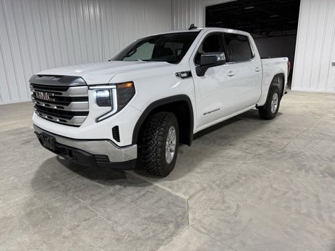 Used 2024 GMC Sierra 1500 SLE image 3