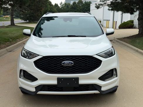 Used 2020 Ford Edge ST-Line w/ Cold Weather Package AWD/4WD image 2