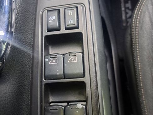 Used 2019 Nissan Titan SV w/ SV Convenience Package image 16