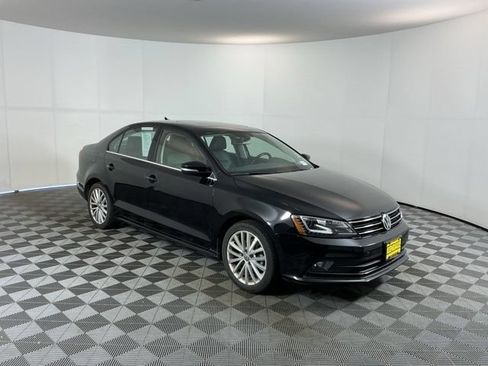 Used 2016 Volkswagen Jetta SEL w/ Lighting Package FWD image 3