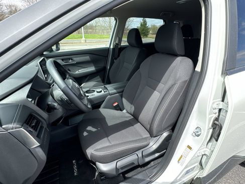 Used 2025 Nissan Rogue S AWD/4WD image 19