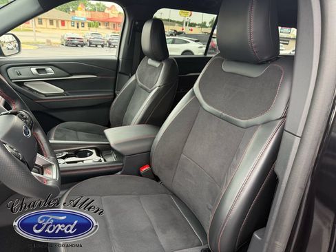 Used 2025 Ford Explorer ST w/ Sun And Sound Package AWD/4WD image 9