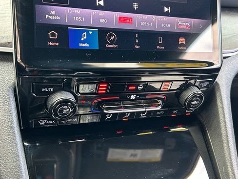 Certified 2024 Jeep Grand Cherokee Limited w/ Black Appearance Package image 55