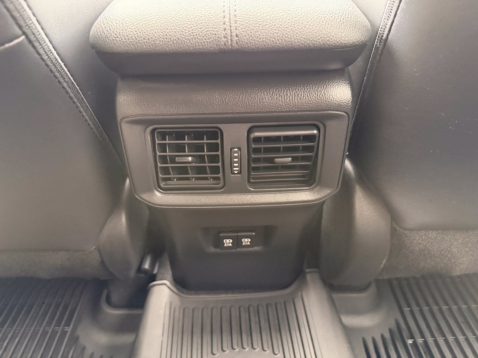 Used 2021 Toyota RAV4 XLE Premium AWD/4WD image 27