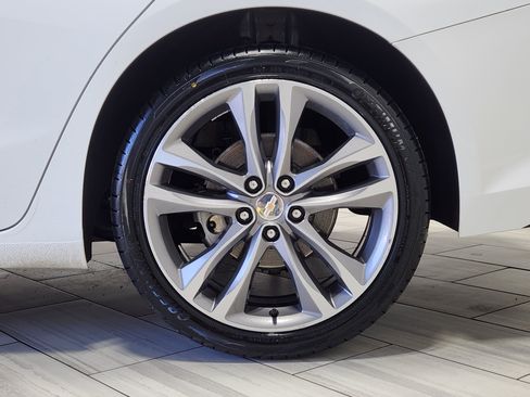 Used 2023 Chevrolet Malibu LT FWD image 9