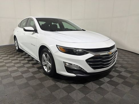 Used 2024 Chevrolet Malibu LT FWD image 2