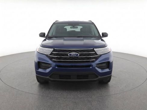 Used 2023 Ford Explorer XLT RWD image 2