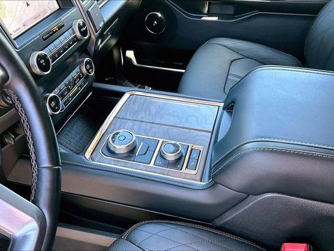 Used 2019 Ford Expedition Platinum AWD/4WD image 17