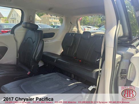 Used 2017 Chrysler Pacifica LX FWD image 19