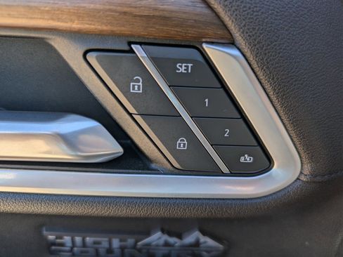 Used 2022 Chevrolet Silverado 1500 High Country w/ High Country Premium Package image 19