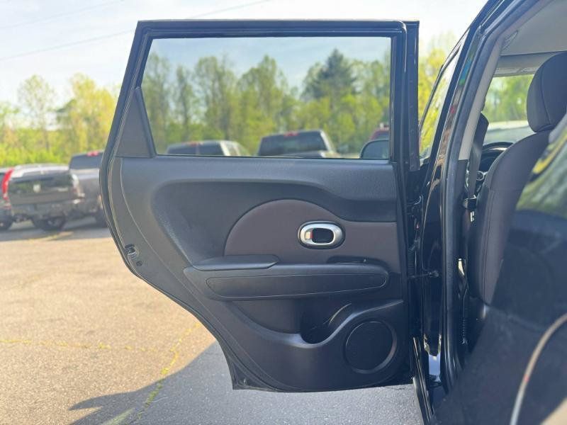 Used 2016 Kia Soul FWD image 11