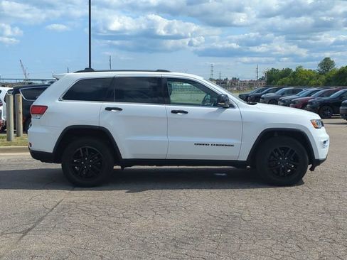 Used 2020 Jeep Grand Cherokee Limited AWD/4WD image 2