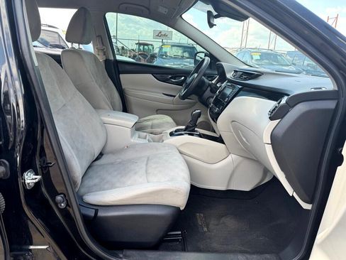 Used 2020 Nissan Rogue Sport SV image 4