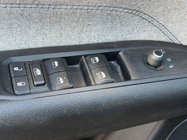 Used 2022 Jeep Compass Latitude FWD image 7