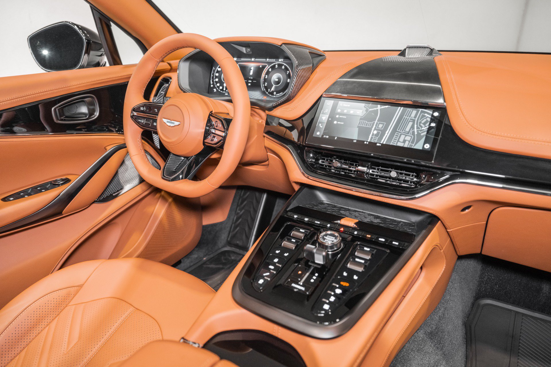 Used 2026 Aston Martin DBX S AWD/4WD image 23