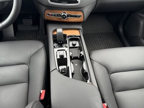 Used 2025 Volvo XC90 B6 Plus w/ Protection Package image 25