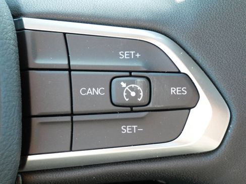 New 2026 Jeep Compass Latitude w/ Sun and Sound Group AWD/4WD image 16