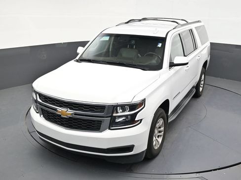 Used 2018 Chevrolet Suburban LT RWD image 19