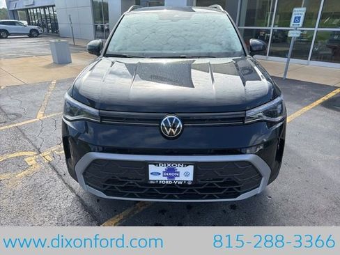 New 2026 Volkswagen Taos SE AWD/4WD image 2