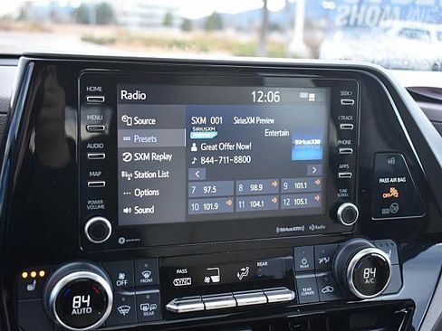 Used 2022 Toyota Highlander XLE image 35