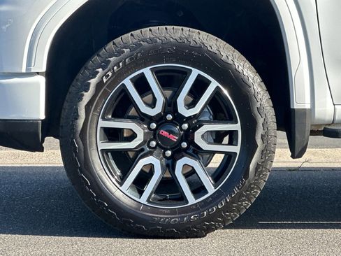 Used 2025 GMC Sierra 1500 AT4 w/ AT4 Premium Package AWD/4WD image 32