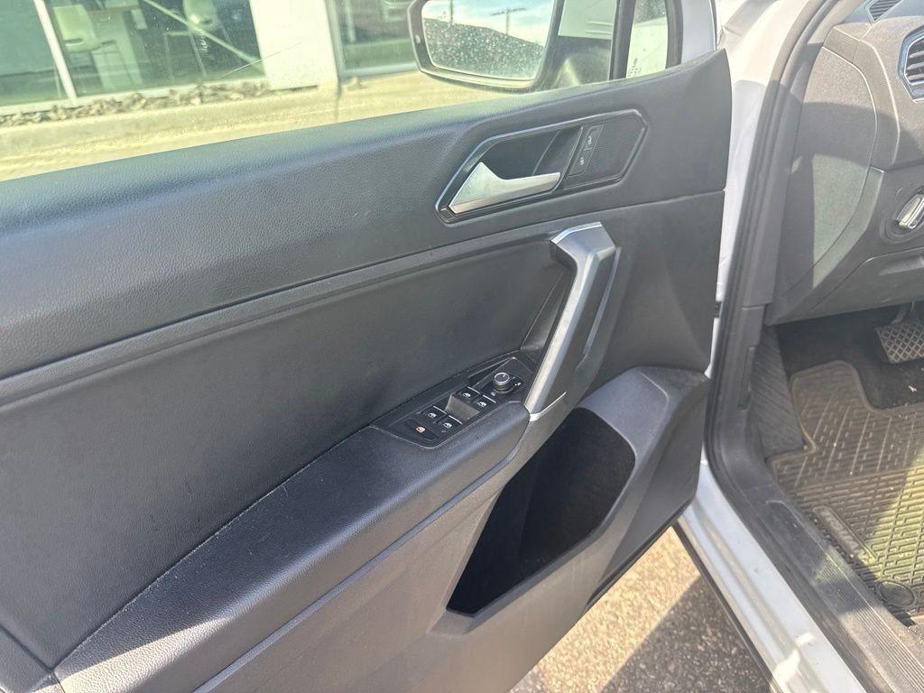 Used 2018 Volkswagen Tiguan SE AWD/4WD image 9