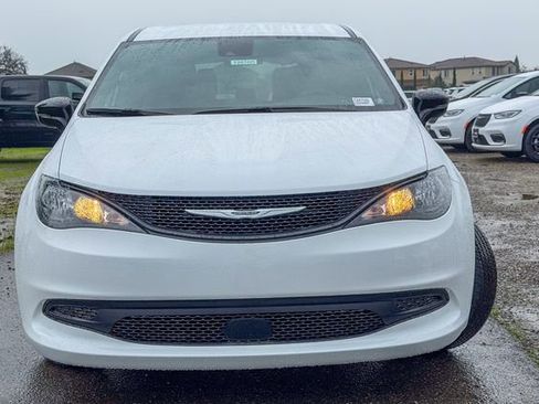 New 2026 Chrysler Voyager LX image 3