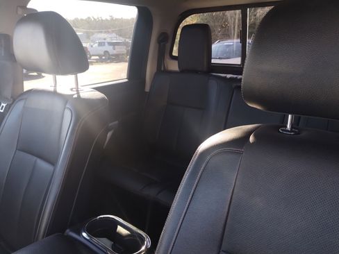Used 2019 Nissan Titan SL w/ Chrome Package image 14