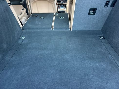 Used 2025 Porsche Macan image 15