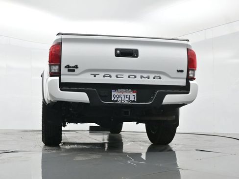 Used 2022 Toyota Tacoma SR image 46