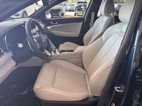 Used 2025 Genesis G70 2.5T image 28