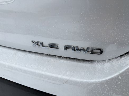 Used 2023 Toyota Highlander XLE image 8