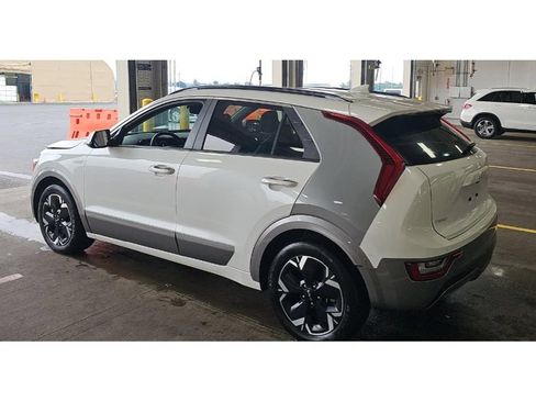 Used 2023 Kia Niro Wave w/ Wave Preserve Package FWD image 4