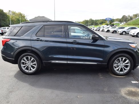 Used 2023 Ford Explorer XLT w/ Equipment Group 202A AWD/4WD image 3