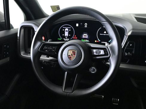 Certified 2025 Porsche Cayenne S image 13