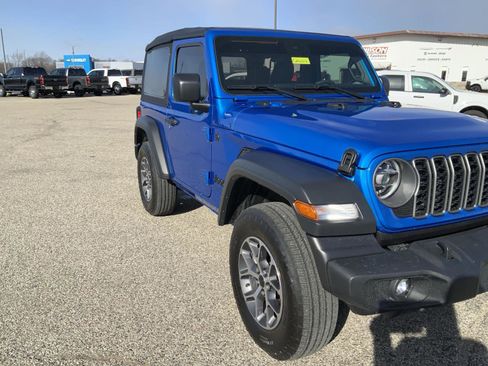 Used 2025 Jeep Wrangler Sport image 12