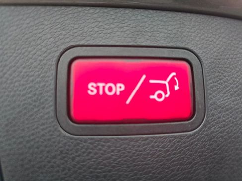 Certified 2019 Mercedes-Benz GLA 250 4MATIC image 18