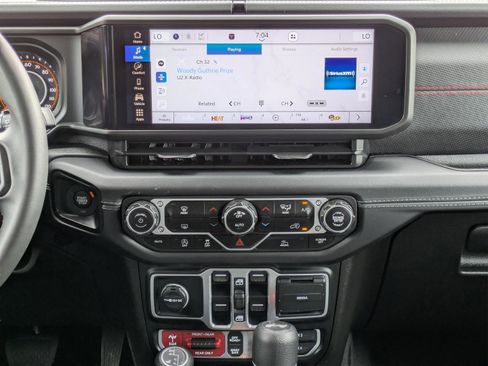 Used 2025 Jeep Wrangler Unlimited Rubicon image 25