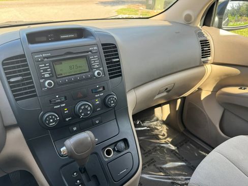 Used 2012 Kia Sedona LX FWD image 17