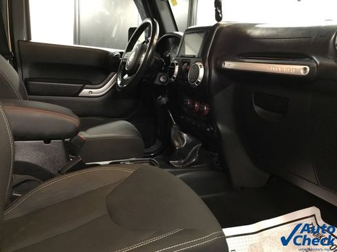 Used 2015 Jeep Wrangler Sahara w/ Connectivity Group AWD/4WD image 31