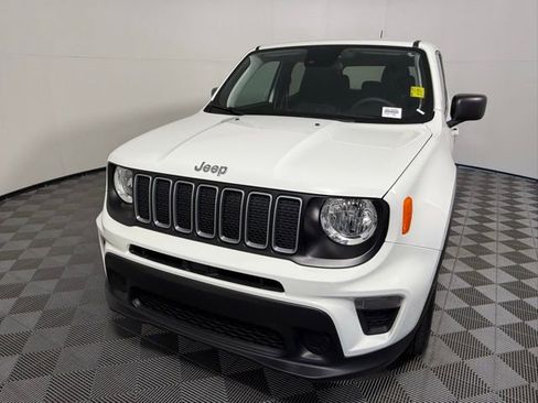 Used 2023 Jeep Renegade Latitude image 2