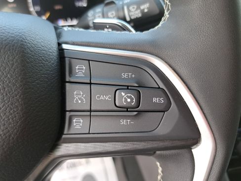 Used 2024 Jeep Grand Cherokee Altitude image 18