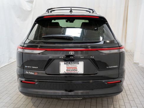 Used 2025 Toyota Crown Signia w/ Advanced Technology Package image 4