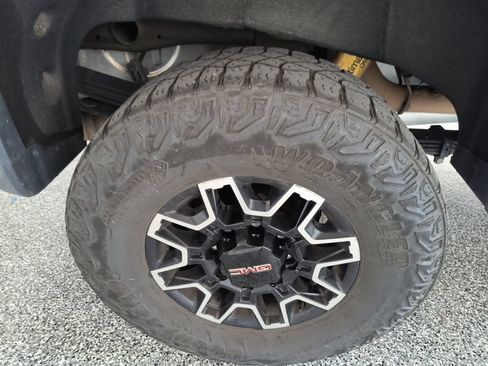 Used 2024 GMC Sierra 2500 AT4X AWD/4WD image 39