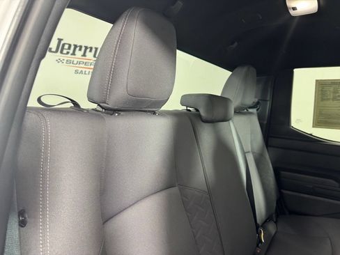 Used 2025 Toyota Tacoma SR5 AWD/4WD image 31