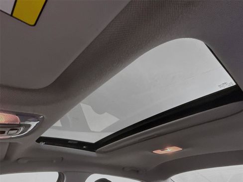 Used 2024 Hyundai Elantra Limited FWD image 17