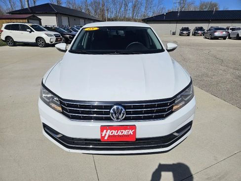 Used 2018 Volkswagen Passat 2.0T S image 2