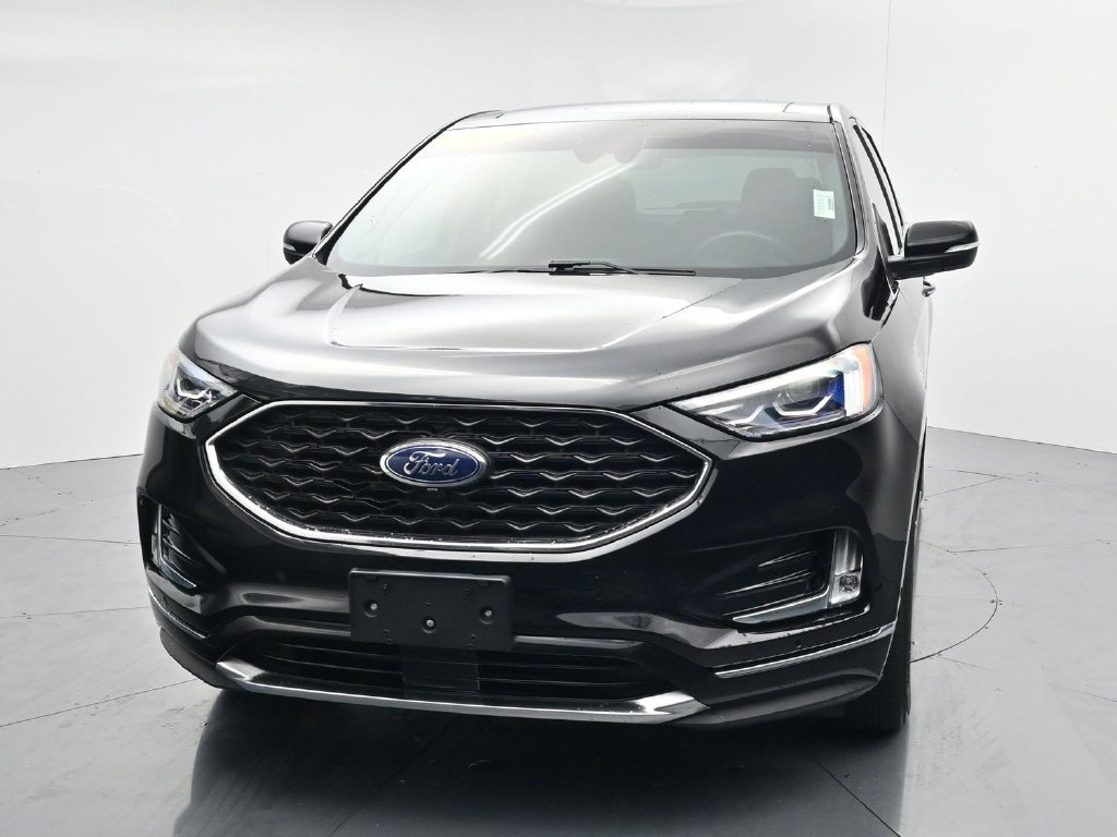 Used 2020 Ford Edge Titanium w/ Equipment Group 301A FWD image 3